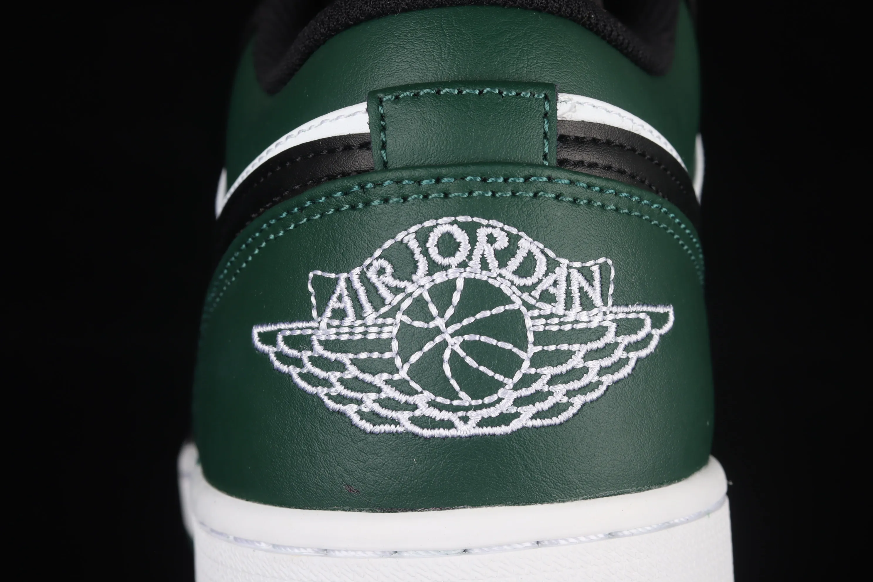 All categories Air Jordan Jordan series basketball shoes Air Jordan 1 Low G version pure original Air Jordan 1 Low AJ1 Joe 1 black and white green low-top cultural basketball shoes 553558-371